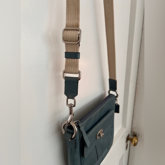 Vintage Coach Turquoise Leather Over the Shoulder Purse - Picture 4 of 11